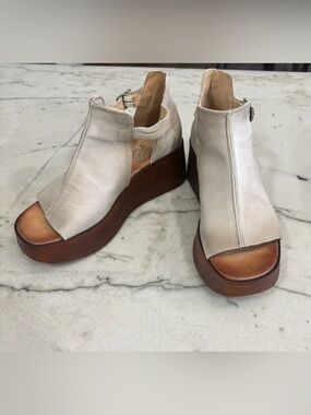 Miz Mooz Grey Leather Platform Wedge Sandals with Wood-Look Sole